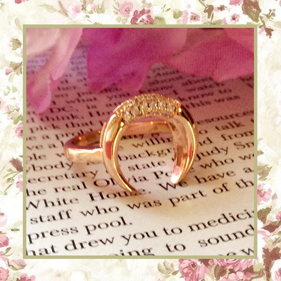🎀 GOLD RING MOON HORN BLING BOHO DIAMOND GYPSY - Picture 1 of 8
